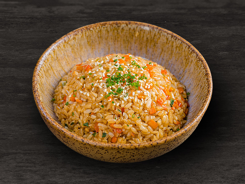 Жареный рис с овощами