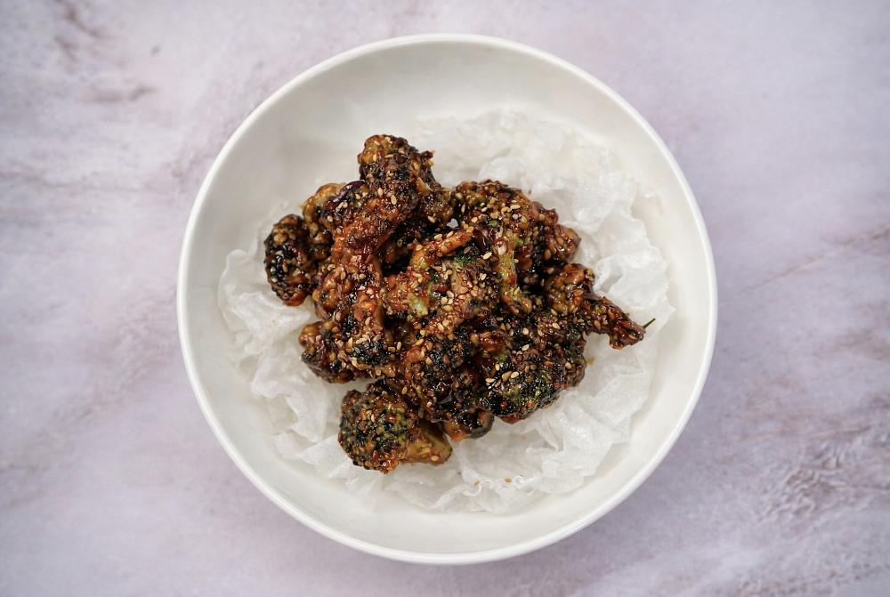 Хрустящие брокколи в кисло сладком соусе