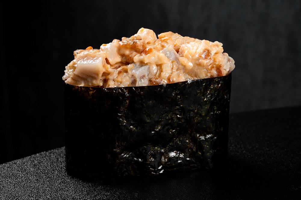 Суши гункан спайси угорь