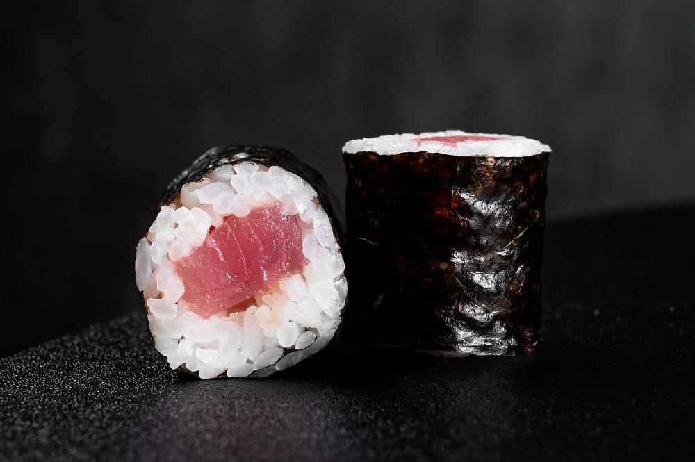 Ролл с тунцом