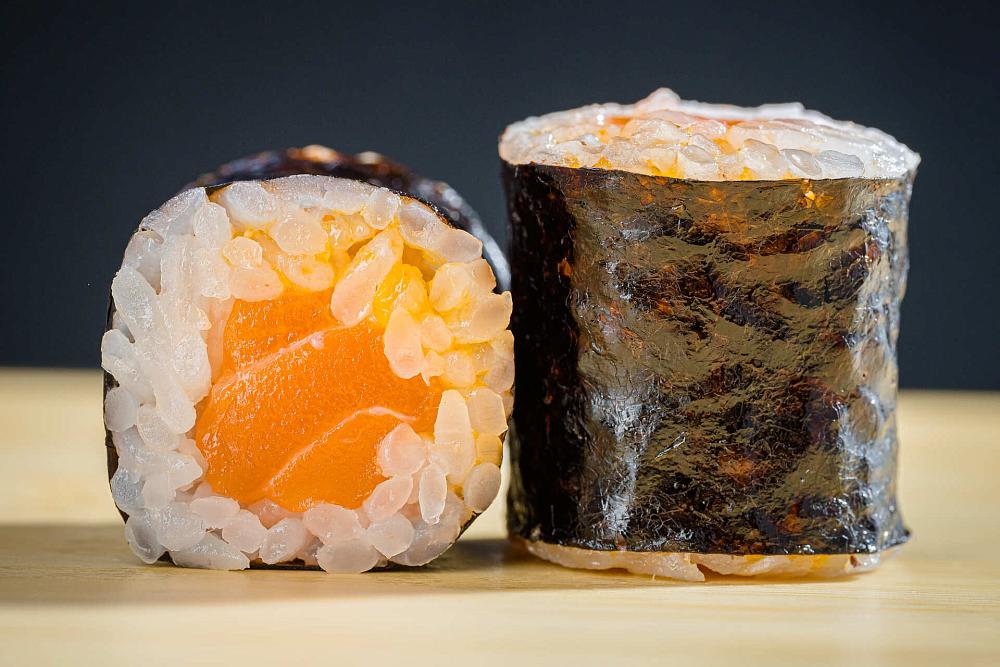 Ролл спайси с лососем