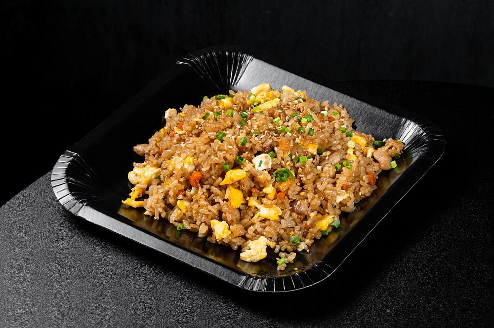 Жареный рис с курицей