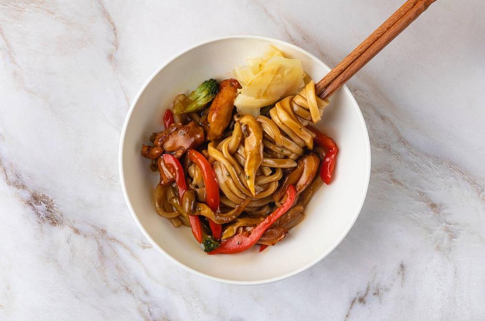 Удон с курицей терияки